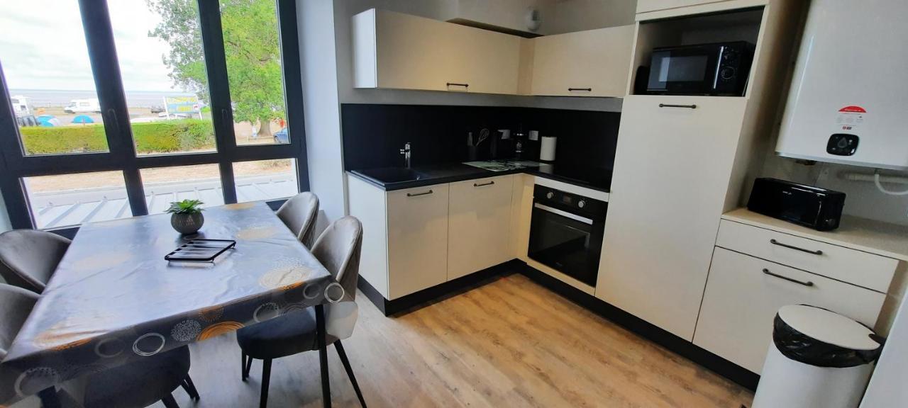 Les Appartements De La B Saint Benoit des Ondes Bagian luar foto