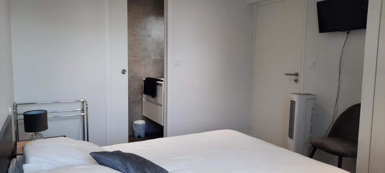 Les Appartements De La B Saint Benoit des Ondes Bagian luar foto