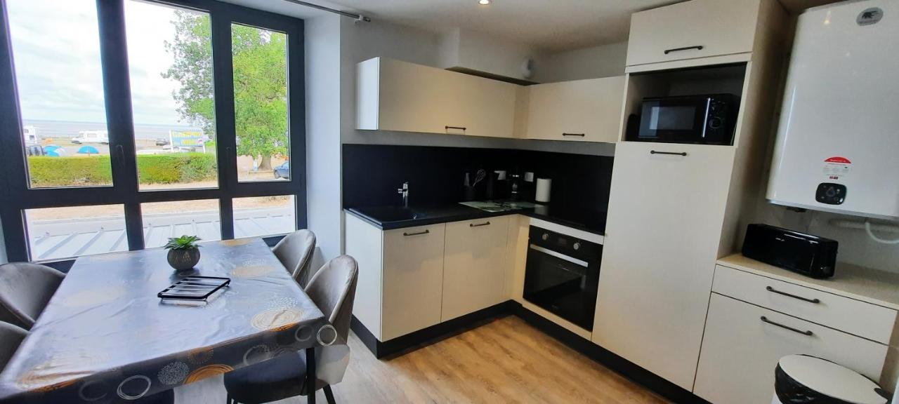 Les Appartements De La B Saint Benoit des Ondes Bagian luar foto