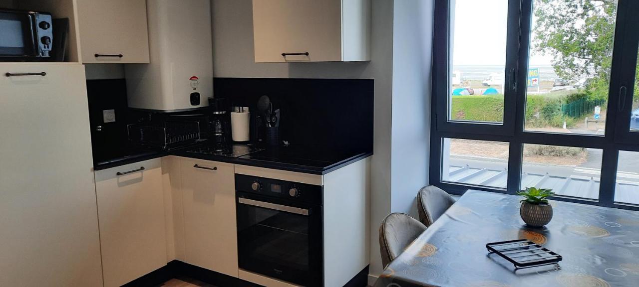 Les Appartements De La B Saint Benoit des Ondes Bagian luar foto